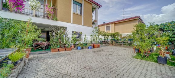 Villa de 4 habitaciónes en Cairate, Italy No. 287757 2