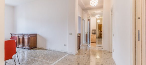3 rooms Apartment in Rome, Italy No. 203197 3