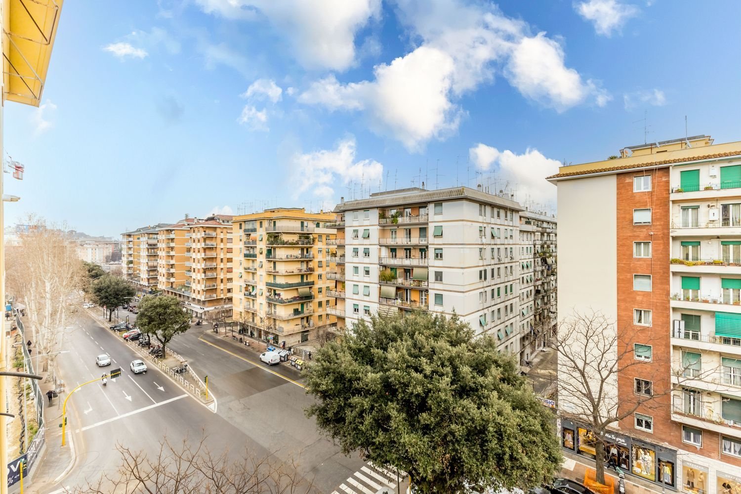 3 rooms Apartment in Rome, Italy No. 203197