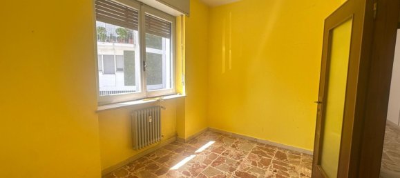 3 bedrooms Apartment in Vercelli, Italy No. 338983 10