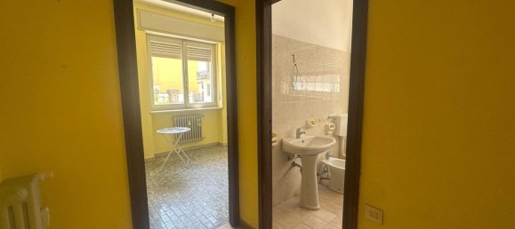 3 bedrooms Apartment in Vercelli, Italy No. 338983 12