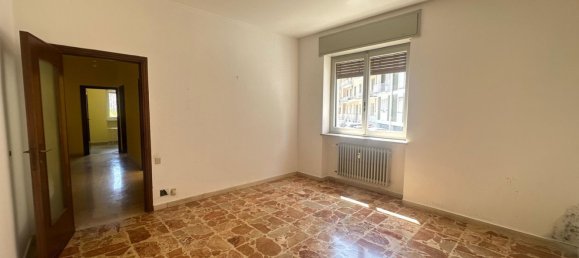 3 bedrooms Apartment in Vercelli, Italy No. 338983 8