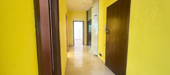 3 bedrooms Apartment in Vercelli, Italy No. 338983 2