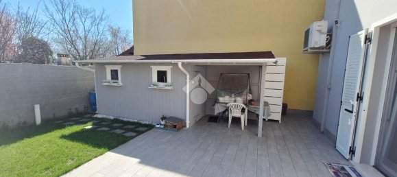 Дом с 4 комнатами в Мантуя, Италия № 243859 3