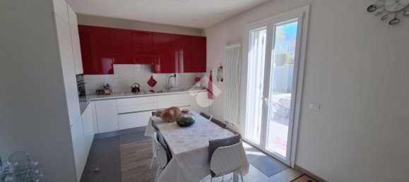 Дом с 4 комнатами в Мантуя, Италия № 243859 4