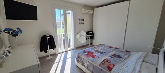 Дом с 4 комнатами в Мантуя, Италия № 243859 11