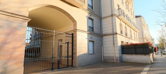 3 bedrooms Apartment in Poissy, France No. 168908 15