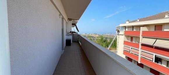 Квартира с 3 спальнями в Атри, Италия № 178241 24