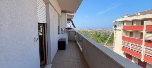 Квартира с 3 спальнями в Атри, Италия № 178241 25