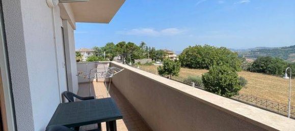 Квартира с 3 спальнями в Атри, Италия № 178241 21