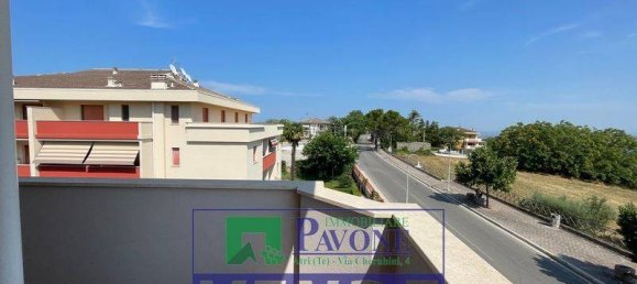 Квартира с 3 спальнями в Атри, Италия № 178241 23