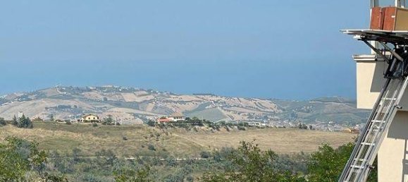 Квартира с 3 спальнями в Атри, Италия № 178241 27