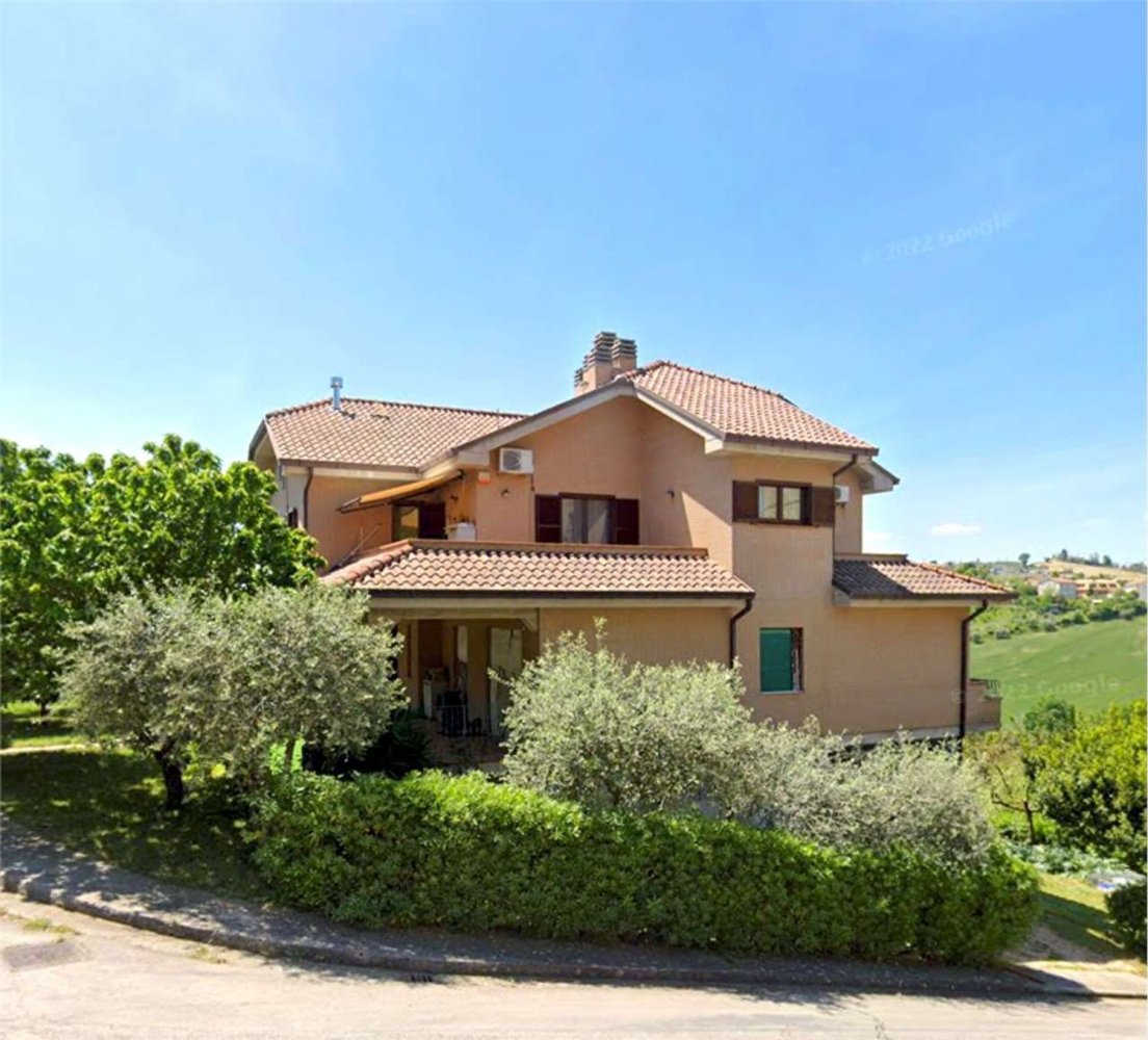 Квартира с 10 комнатами в Петритоли, Италия № 195358