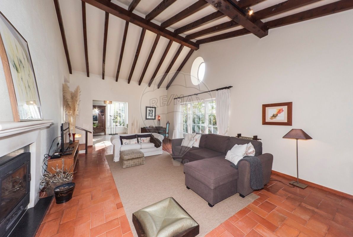 Casa de 2 dormitorios en Colares, Portugal No. 49374