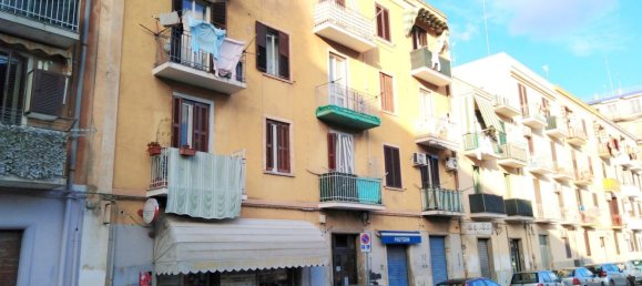 2-salle Appartement à Bari, Italy No. 259817 4