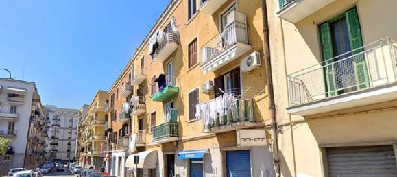 2-salle Appartement à Bari, Italy No. 259817 3
