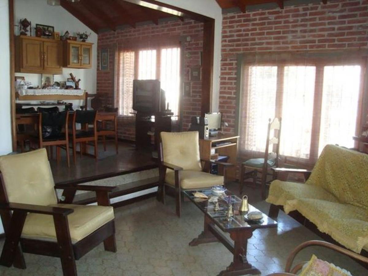 Casa de 3 dormitorios en Mar del Plata, Argentina No. 68090