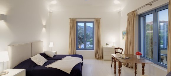 5 bedrooms Villa in Benahavis, Spain No. 121322 16