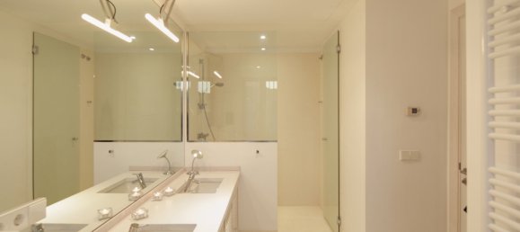 5 bedrooms Villa in Benahavis, Spain No. 121322 9