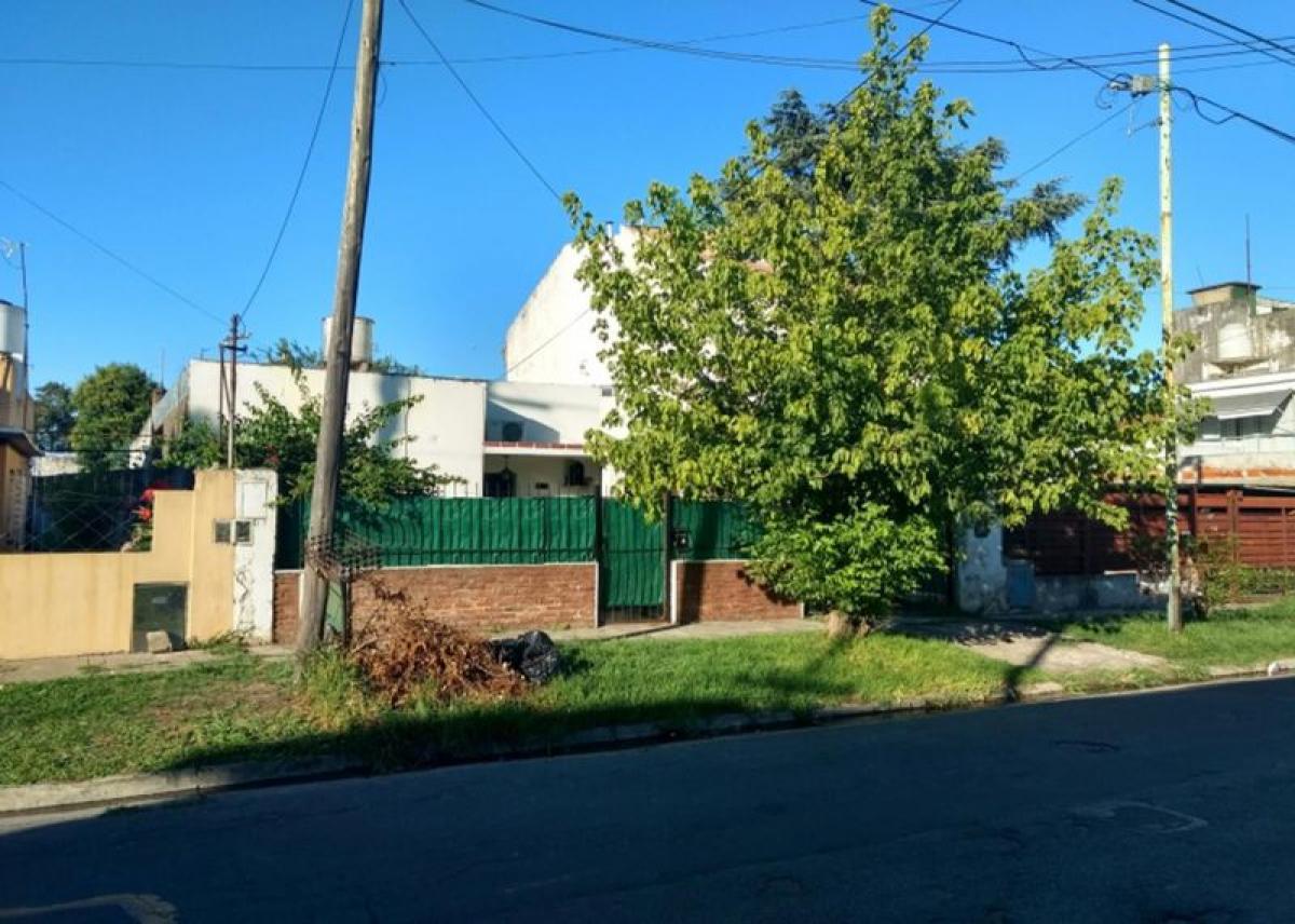 3 bedrooms House in Moron, Argentina No. 91699