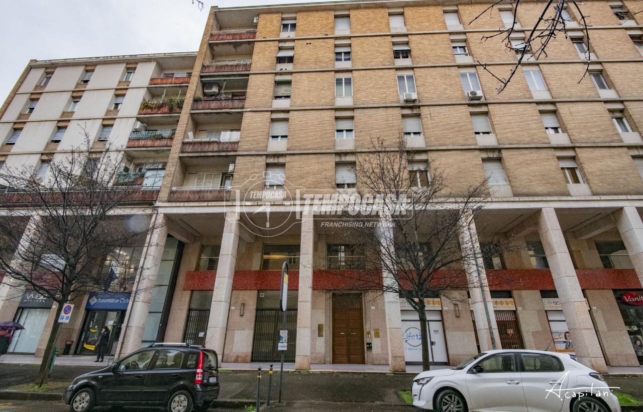 Квартира с 2 комнатами в Модена, Италия № 152466