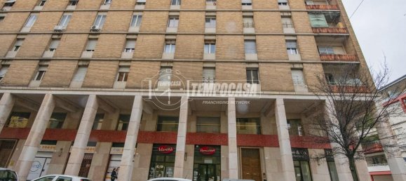 Квартира с 2 комнатами в Модена, Италия № 152466 2