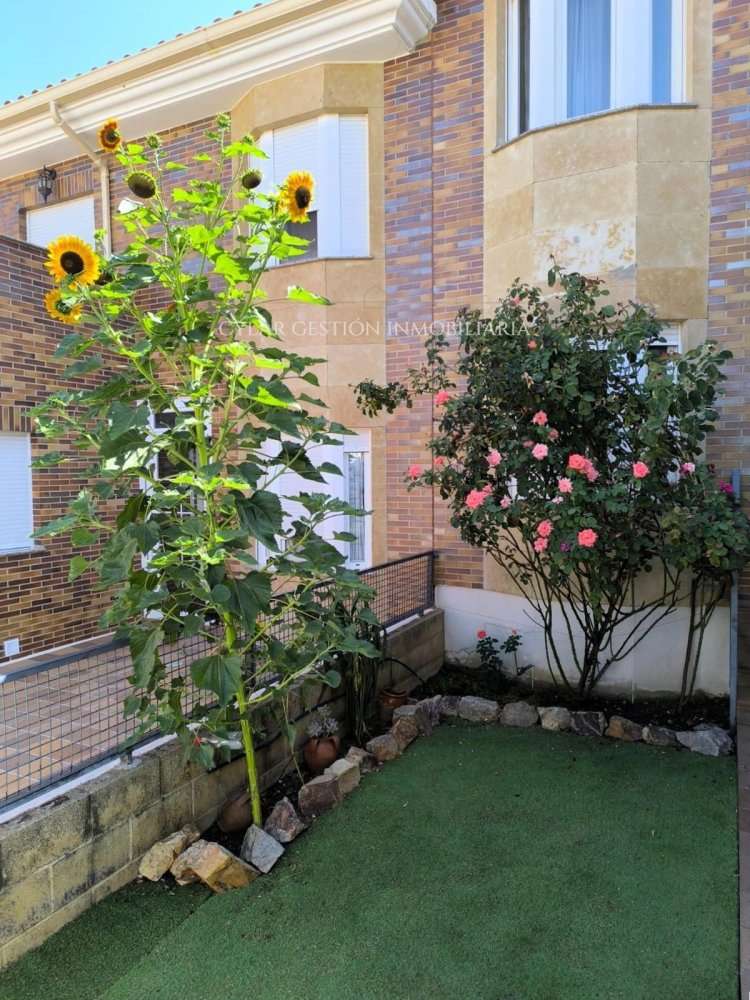 Adosado de 5 dormitorios en Carrascal de Barregas, Spain No. 115040