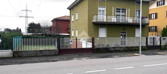 6 bedrooms Villa in Dalmine, Italy No. 130230 3