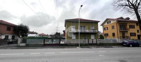 6 bedrooms Villa in Dalmine, Italy No. 130230 6