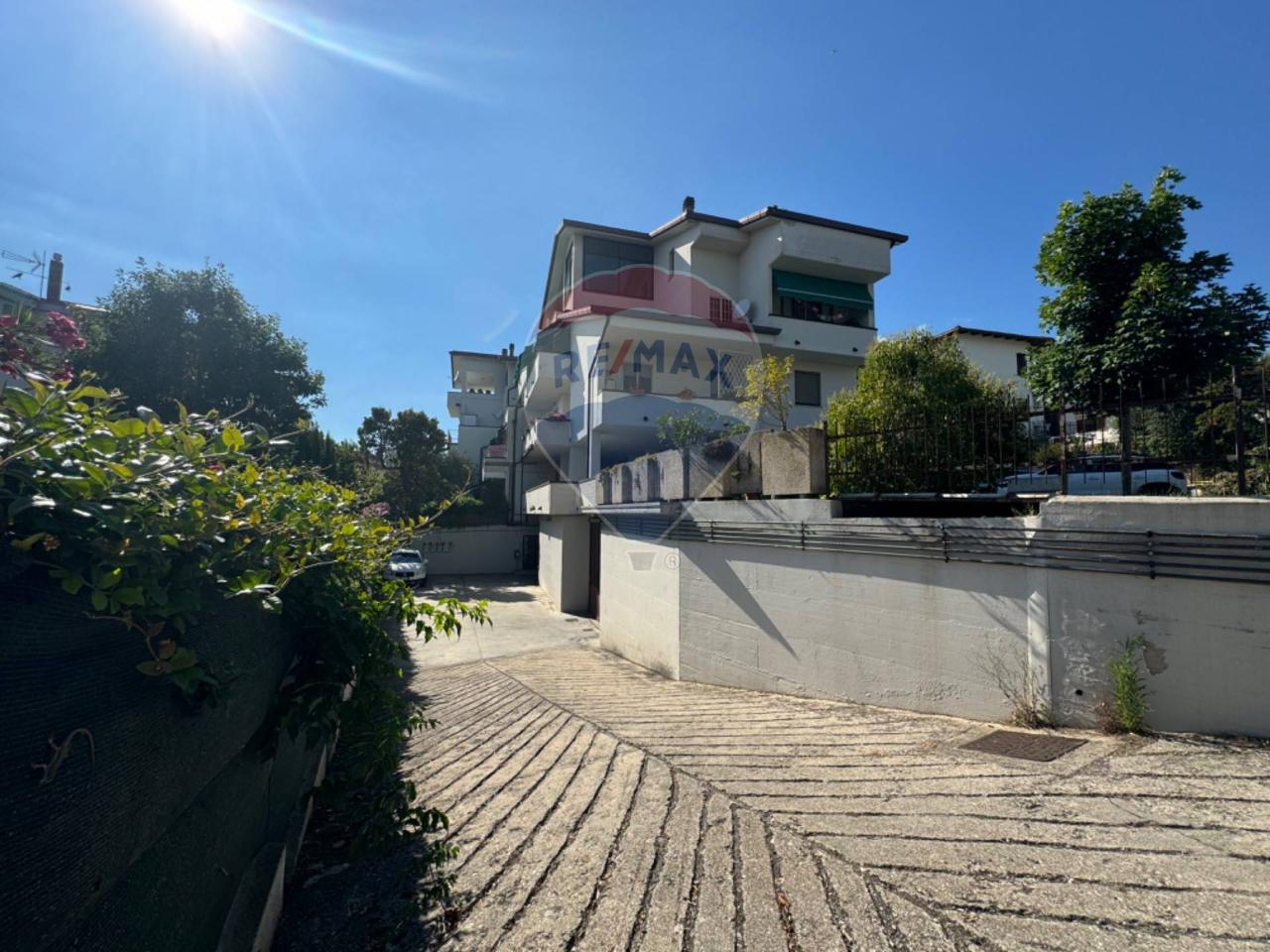 4 rooms Penthouse in Passignano sul Trasimeno, Italy No. 8044