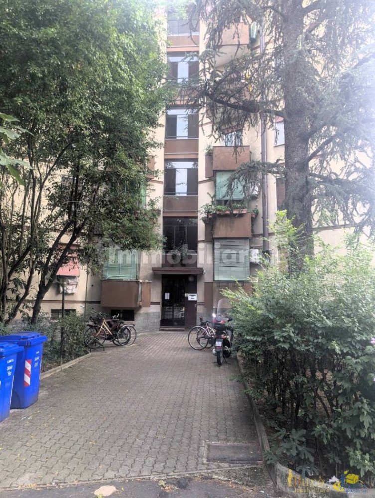 2 bedrooms Apartment in Parma, Italy No. 400627