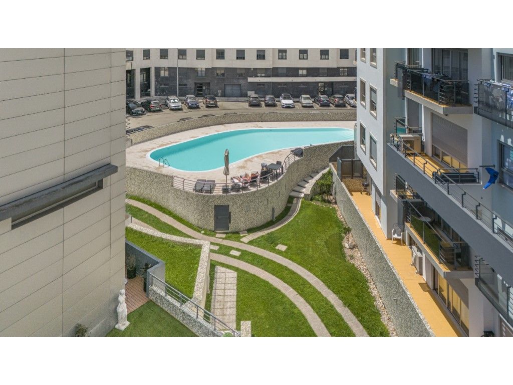 4 bedrooms Apartment in Corroios, Portugal No. 193498