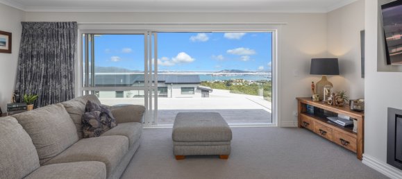 4 bedrooms House in Newlands, New Zealand No. 134 11