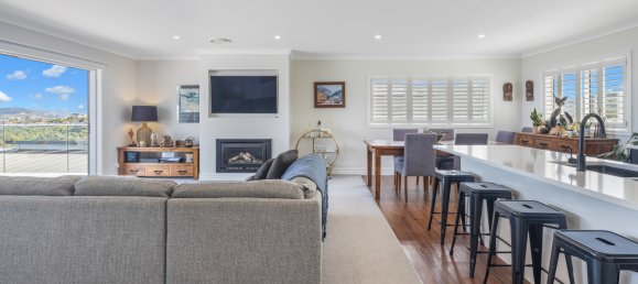 4 bedrooms House in Newlands, New Zealand No. 134 10