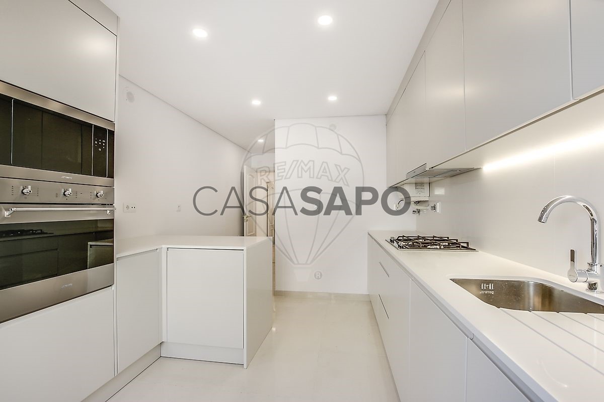 3 bedrooms Apartment in Oeiras, Portugal No. 351398