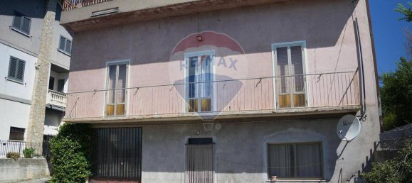 Casa de 14 habitaciónes en Frosolone, Italy No. 286190 2