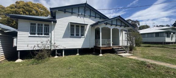 5 bedrooms House in Murgon, Australia No. 318 2