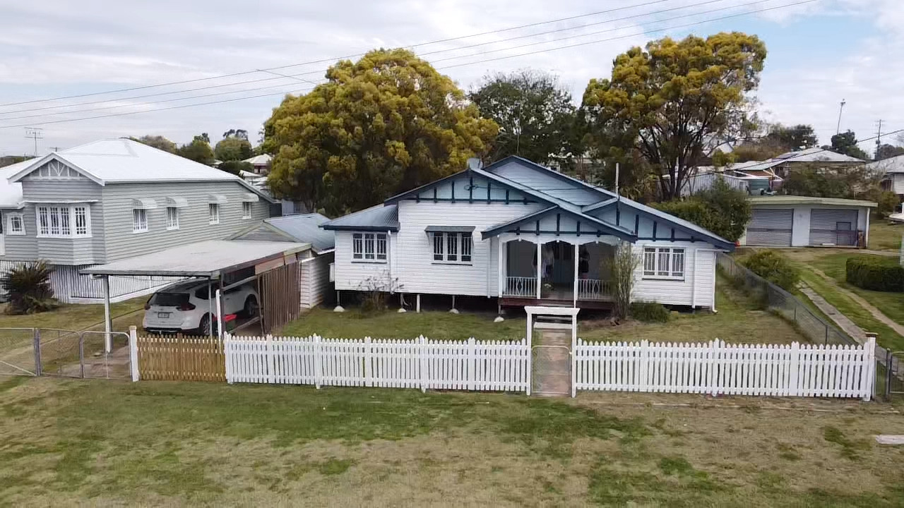 5 bedrooms House in Murgon, Australia No. 318