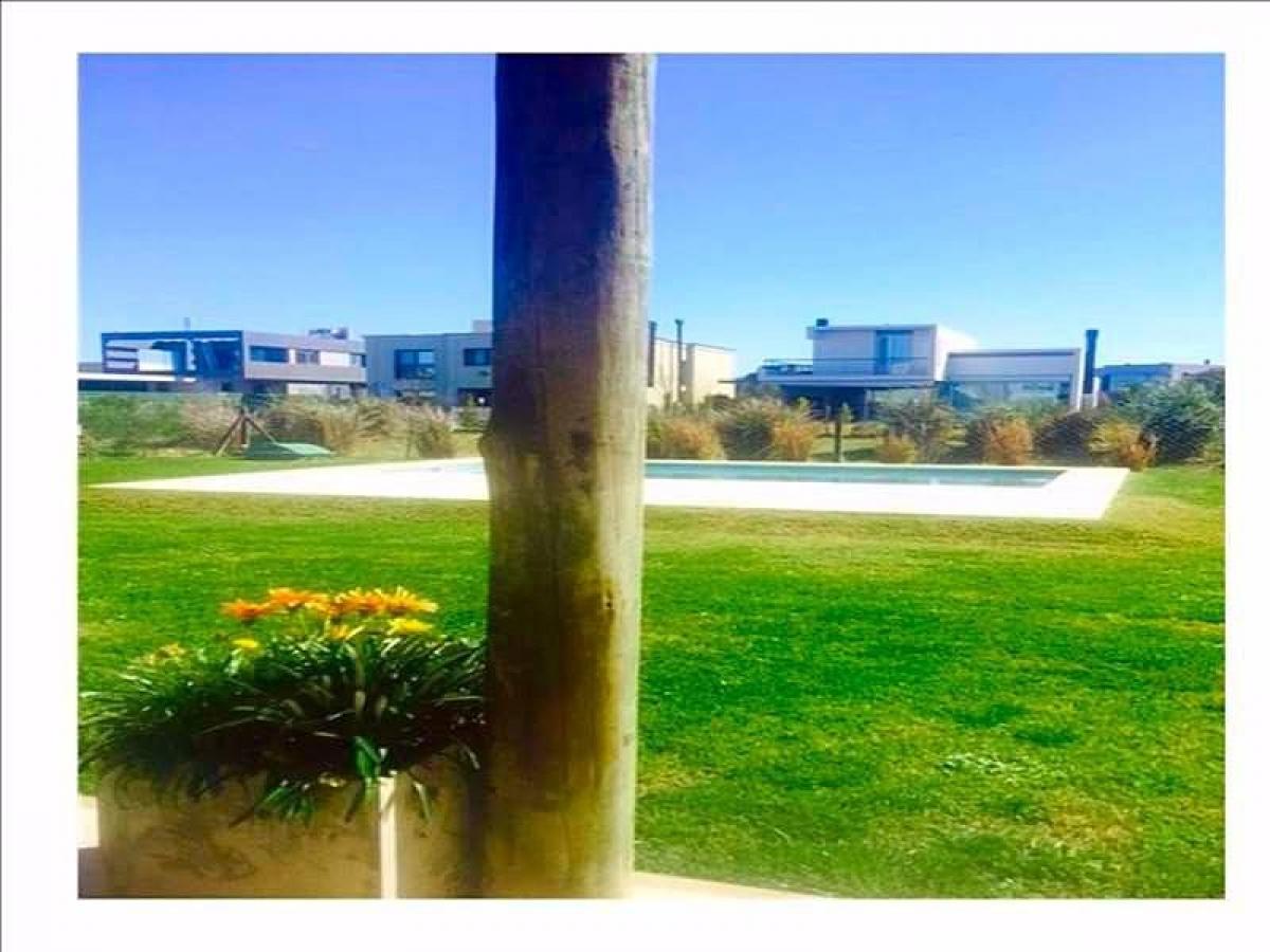 3 bedrooms House in Tigre, Argentina No. 16382