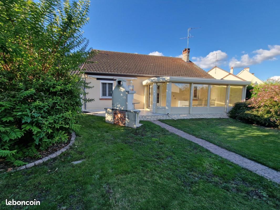 Casa de 3 dormitorios en Fleury-les-Aubrais, France No. 224717