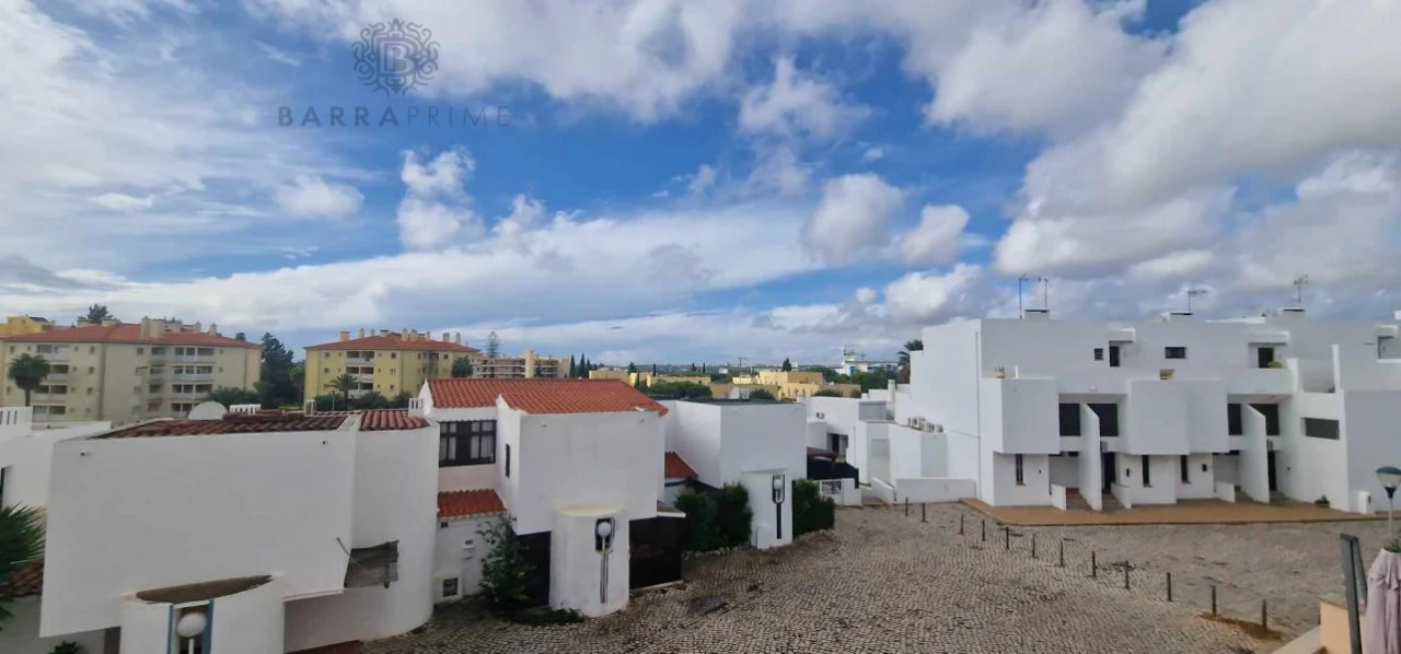 3 bedrooms House in Quarteira, Portugal No. 154690