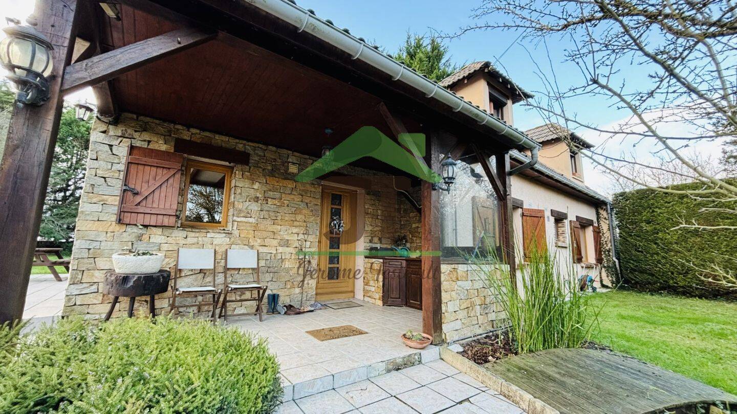 Casa de 4 dormitorios en Bonneval, France No. 42003