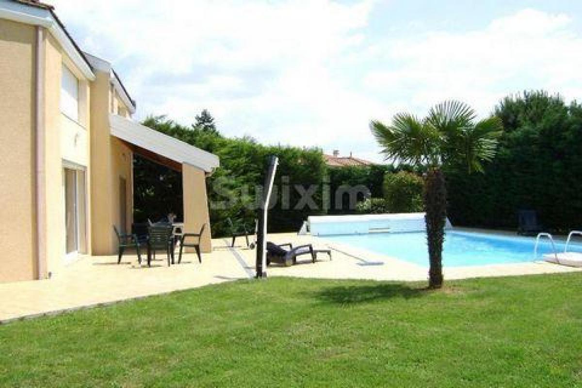 4 bedrooms Shop in Vienne, France No. 21213