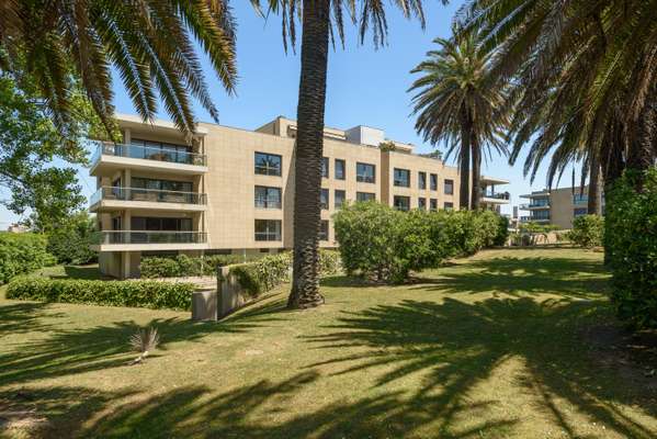 4 bedrooms Apartment in Porto, Portugal No. 195973