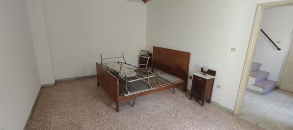 4 bedrooms House in Rogliano, Italy No. 352343 5