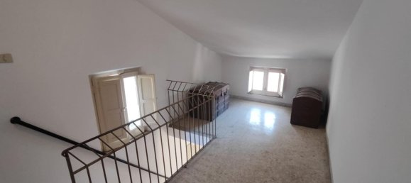 4 bedrooms House in Rogliano, Italy No. 352343 8