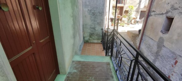 4 bedrooms House in Rogliano, Italy No. 352343 3