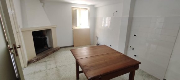 4 bedrooms House in Rogliano, Italy No. 352343 4