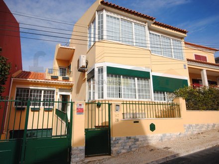 Casa de 5 dormitorios en Cascais, Portugal No. 117378