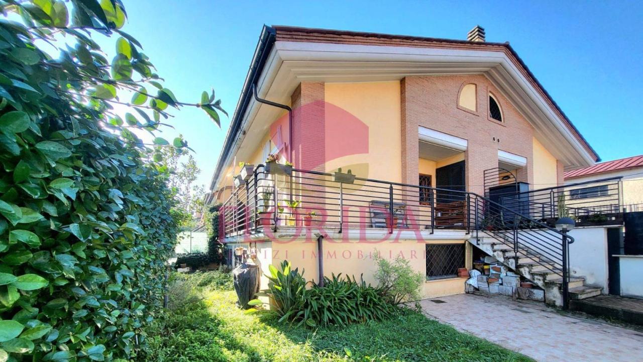 3 rooms Apartment in Rome, Italy No. 30307